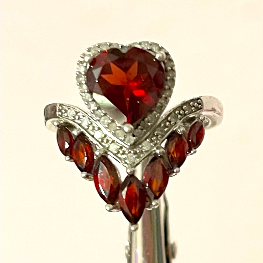 Vermelho Garnet Heart Ladies Ring